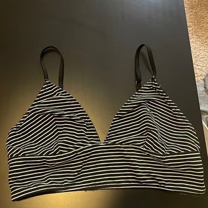 Madewell Women’s bra - no padding. Size large